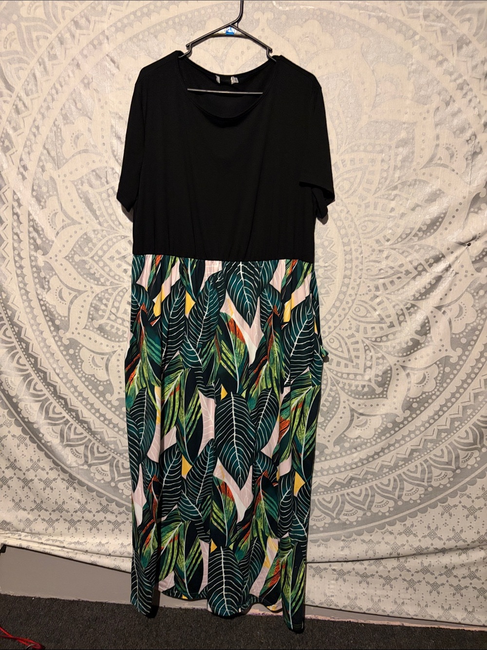 Source Unknown Black Top Maxi Dress with Tropical Leaf Print Skirt 3XL